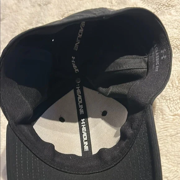 Under Armour Black and Gray Logo Cap - Picture 3 of 4